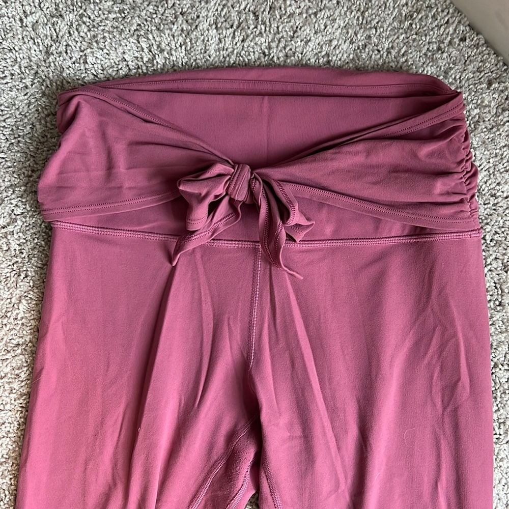 Lululemon full length bow leggings